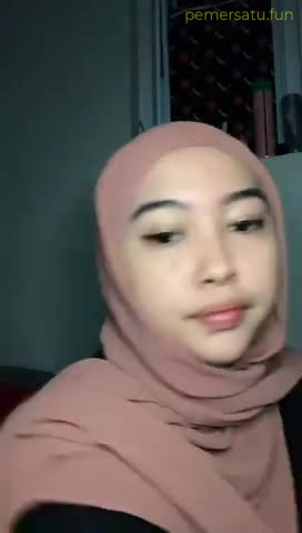 Jilbab Mulus Bening Memek Becek Dicolok Sendiri 5