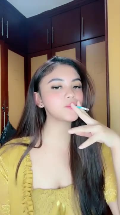 Kyle Cantik Live Pamer Belahan Dada Kimcilonly