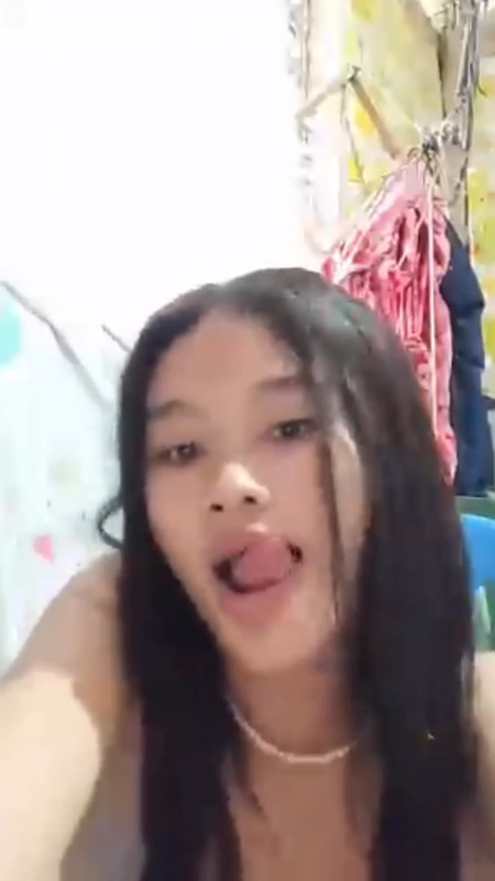 Video Bokep   Cewek Cantik Goyang Pargoy Pamer Cd Terbaru