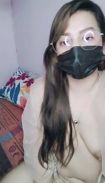 Rissa Berkacamata Lepas Masker Tetek Papaya - AVTub