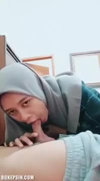 Bokep Indo Hijab Kulum Kontol Sampai Keluar Peju