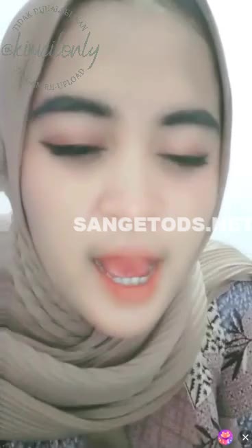 Host Hijab Sange Ngentot Live Show  1)
