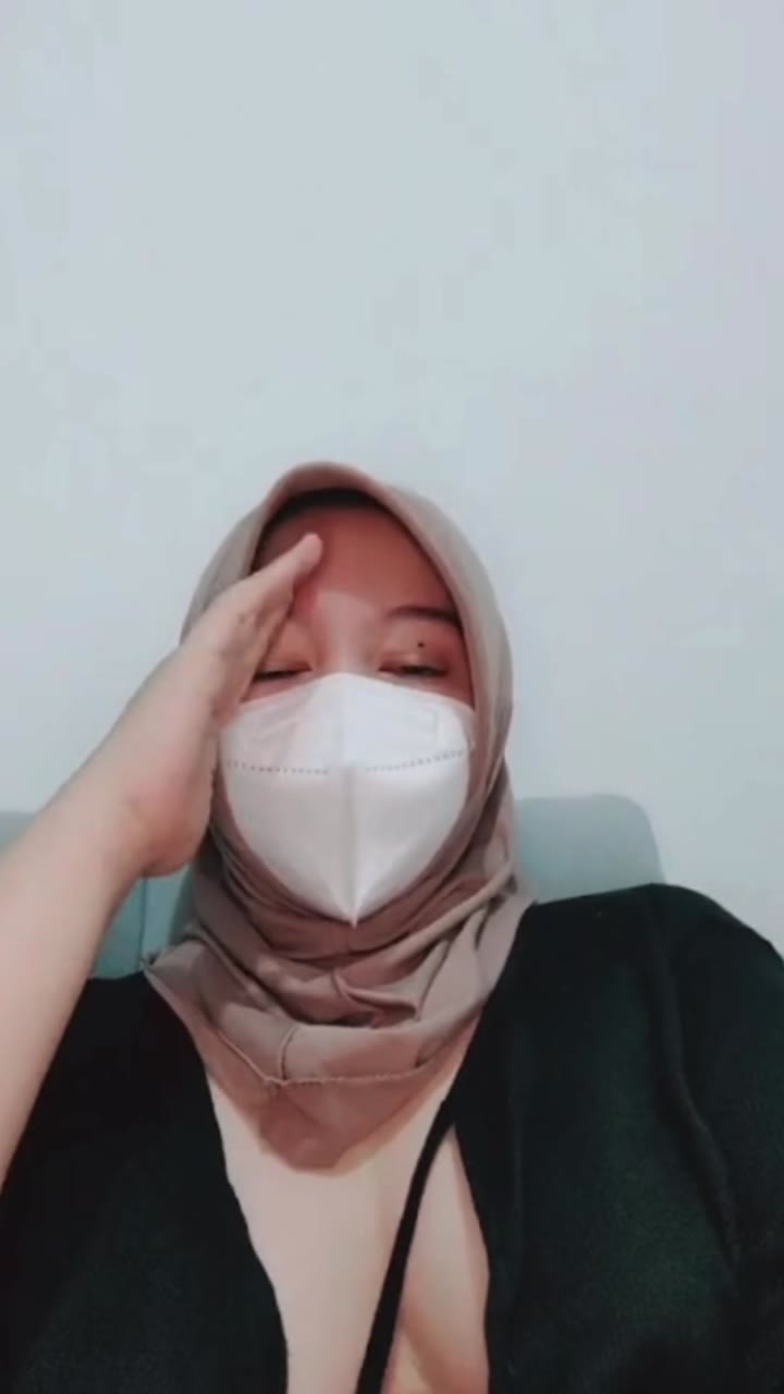 Cewek Jilbab Ini Masturbasi Di Kamar Sendirian