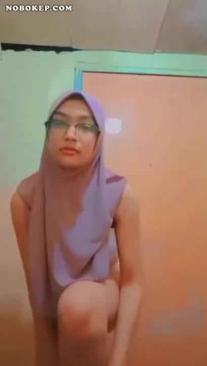 Bokep Indo Nurul Maisarah ABG Kacamata Toge Montok