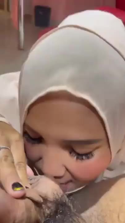 Sepongan Tante Hijab