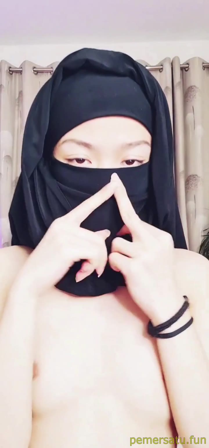 Jilbab Bugil Buka Hijab Rambutnya Pirang  3 