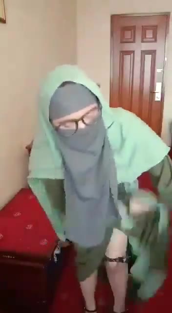 Hijab Kasih Unjuk Nenen