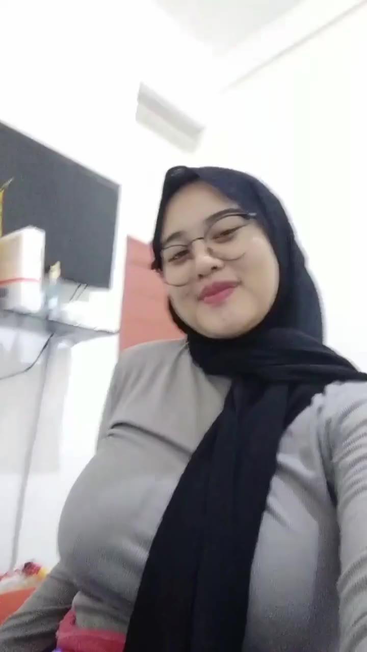 Acha Pakai Jilbab Toket Gede Montok