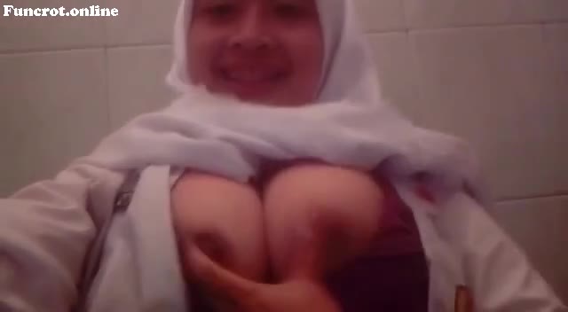   Abg Hijab Pamer Toge Di Kamar Mandi Sekolah   Dood Fan