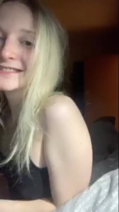 Russian Girl Shows Nipple Live On Periscope