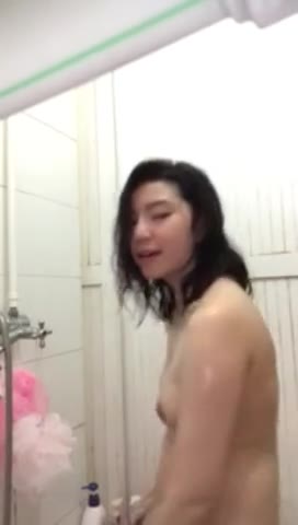 Tante Lagi Pamer Bersih Bersi Bugil Di Kamar Mandi