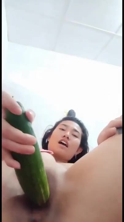 Tante Aglo Ngocok Memek Dengan Timun Sampe Croot Ruang Bokep