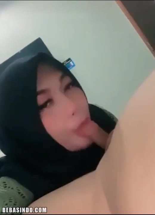 Hijab Cantik Pintar Ngemut Kontol