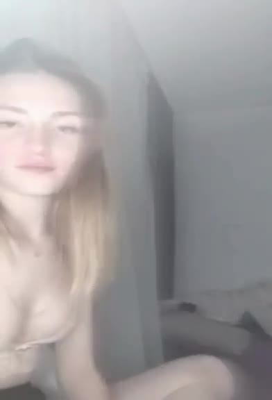 Drunk Russians Girls Kissing On Periscope