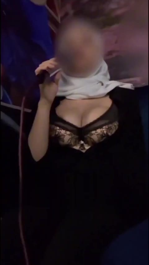 Nur Janah Hijab Digrepe pas Karaoke