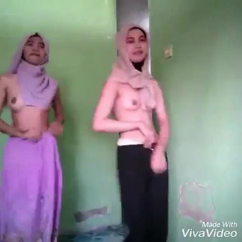 Nonton Bokep Jilbab Lesbian Dance Bugil  IGOdesu-IGOdesu-Jilbab  hijab jilbab menari pamerbadan senyum Lesbian Da