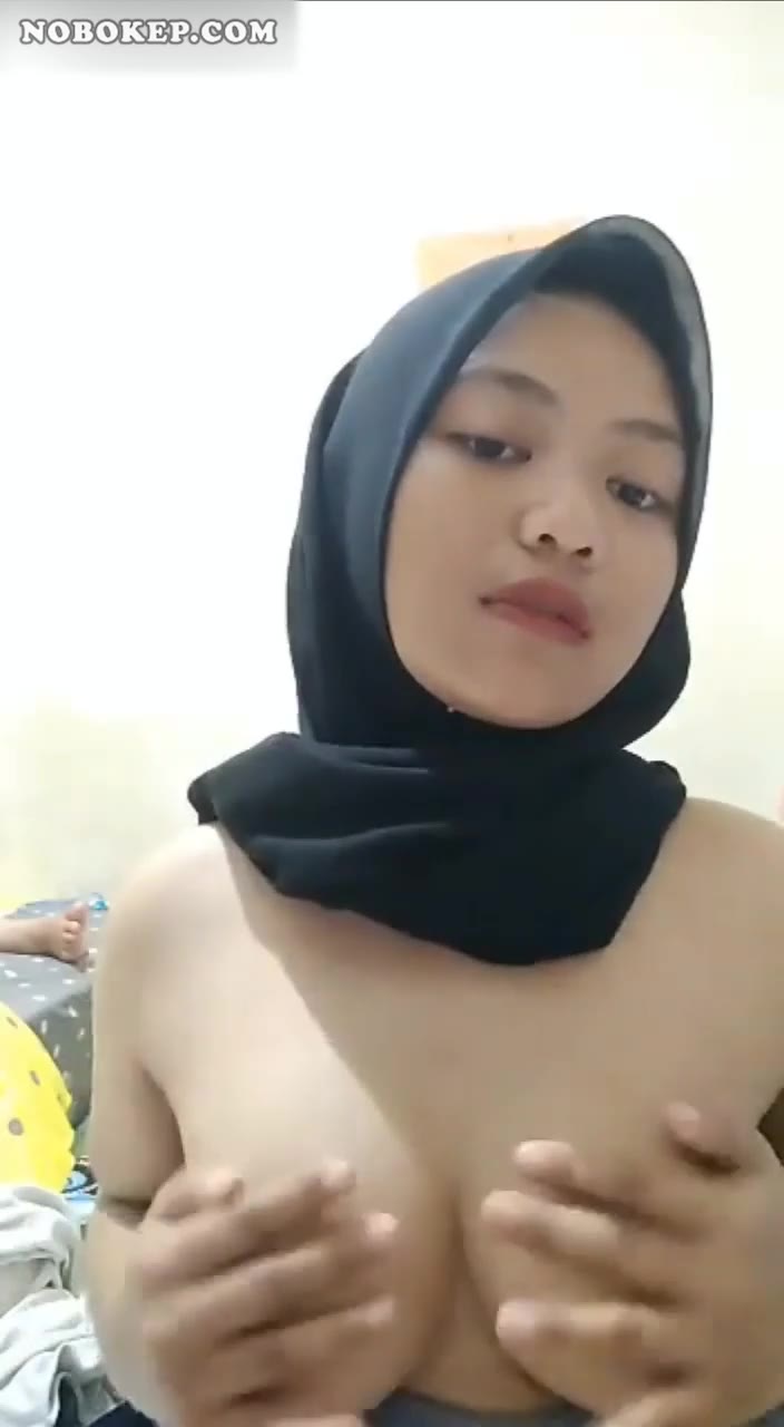 Bokep Indo Hijab Amel Rekam Pap Buat Pacar