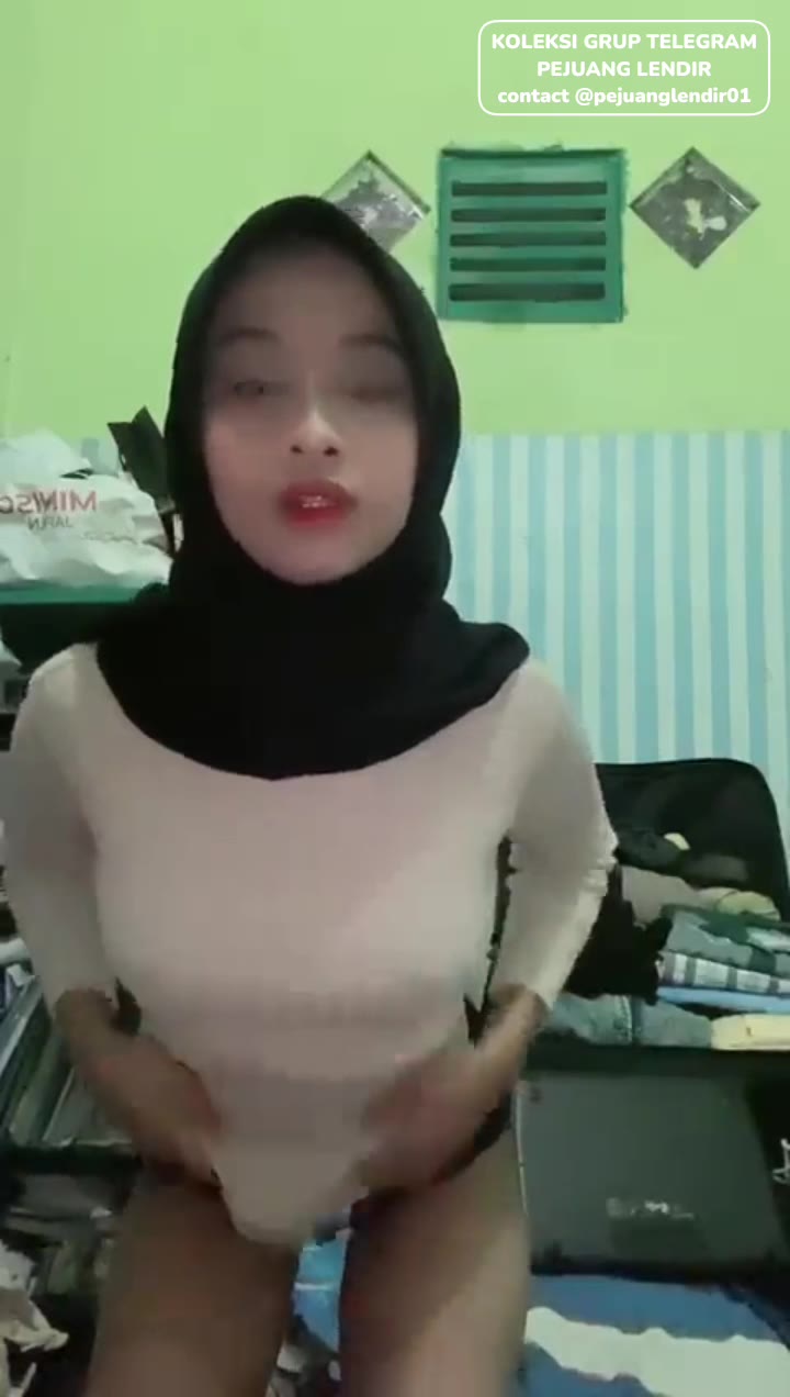 Viral Hijab Bandung Pamer Tubuh Mungil