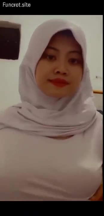 Hijab Puting Tindik Crot di Mulut