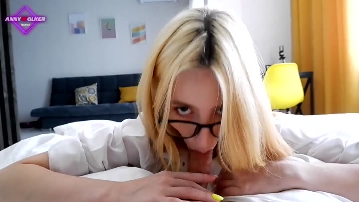 Blowjob from a cutie with beautiful eyes