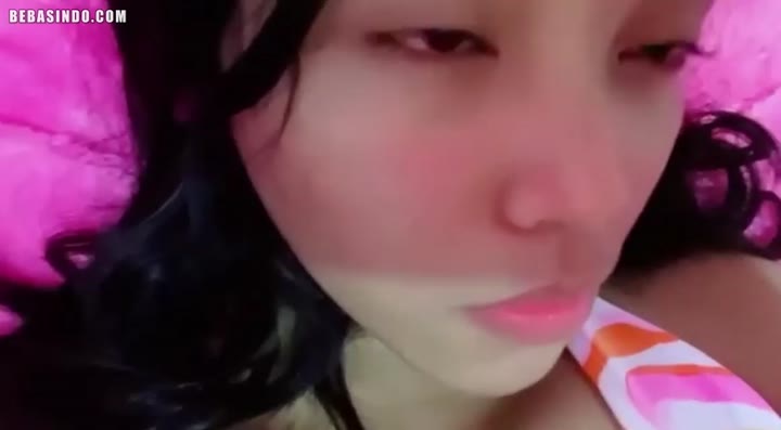 Laras Bali Viral 01   Menggoda Main Bibir   Simontok