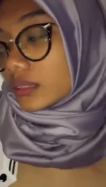 133 Hijab Kacamata Asyik  ML   simontok