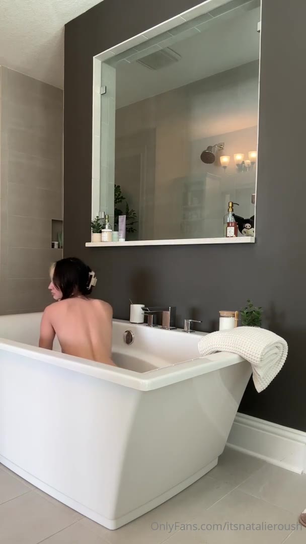 Natalie Roush Naked In Bathtub OnlyFans Video Leaked