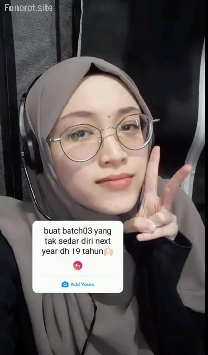 Ukhti Cantik Kaca Mata Pamer Toket Bokep Indo Viral Hijab Jilbab