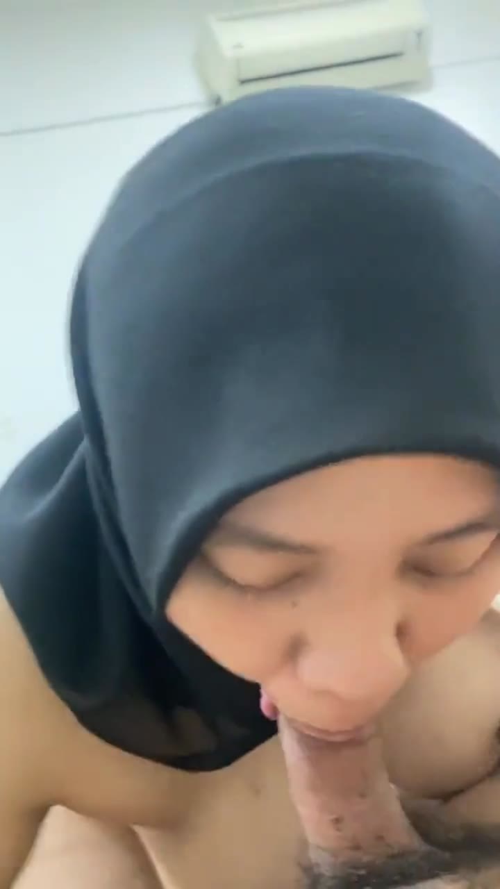 Jilbab Hitam Pentil Coklat Nyepong Dan Ngewe