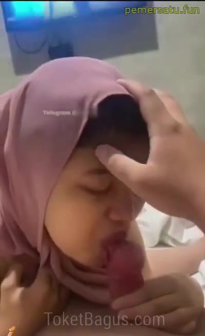 hijab pink viral sepong entot crot di mulut