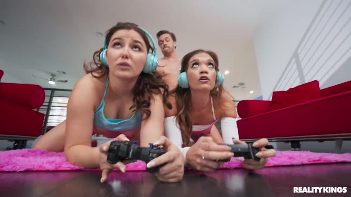 Sneakysex – Katie Kush & Leana Lovings – Gamer Girls Compete For Cock