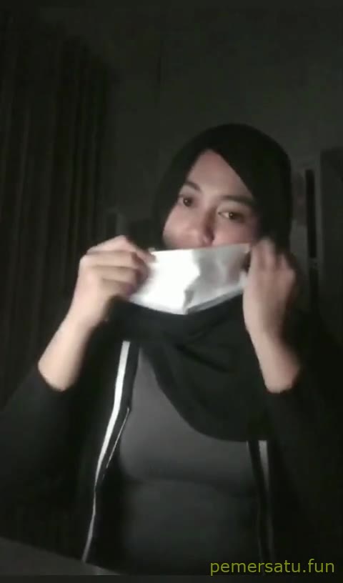 Hijab Cantik Lepas BH Karna Disawer