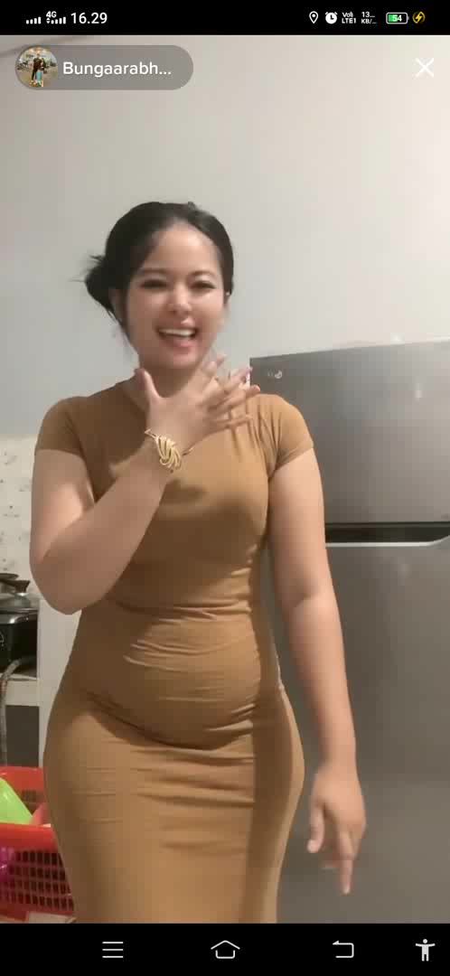 Mom Beautiffull Body Goal Tante Bunga Semok Montok Live Masakk Sambil Karaoke Semok