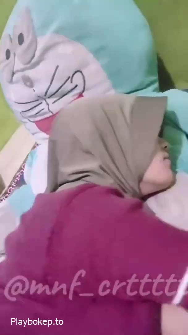 Hijab IGO Lagi Tidur Di Ajak Ngewe