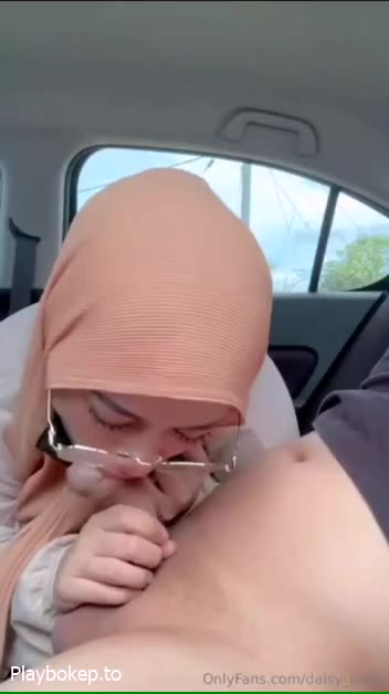 50-Hijab-Coklat-Dimobil  PoopHD