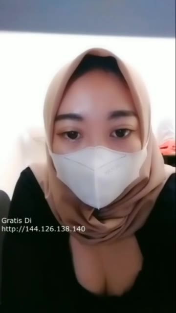 Cewek jilbab tt gede