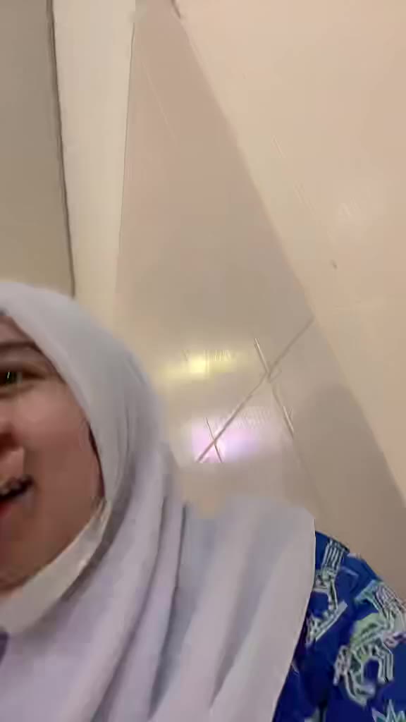 dilaaaaaa???? (@itsbbydila) sedang LIVE   TikTok 2022-10-06 12 58 (1)