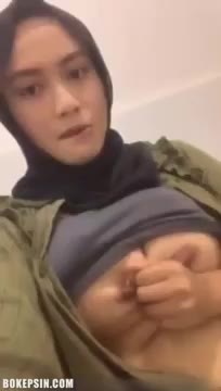    Indo Hijab Zilla Pap Toket Di Toilet