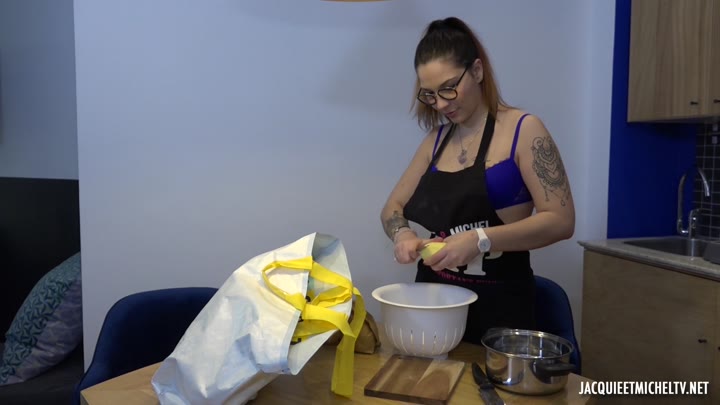 JacquieEtMichelTV 2018-adria-loves-gratin-dauphinois-with-sperm