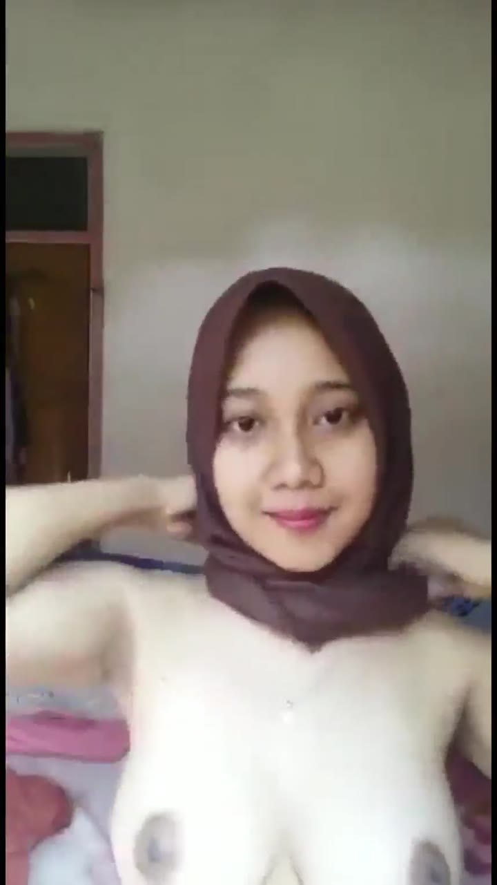 Hijab Coklat Lagi Sange