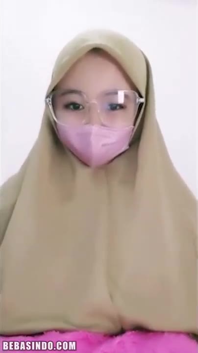 Ukhti Hijab Kacamata Pamer Toket Gede