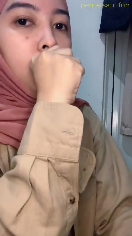 Jilbab Mulus Bening Memek Becek Dicolok Sendiri  3 