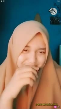 Cewek Jilbab Live Bikin Sange