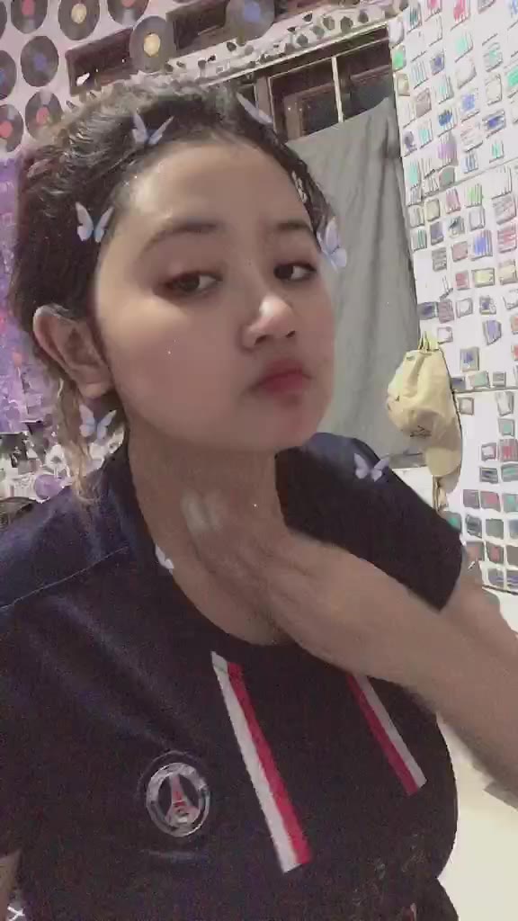 listyameliaa (@listyameliaaa) sedang LIVE   TikTok 2022-10-08 21 43