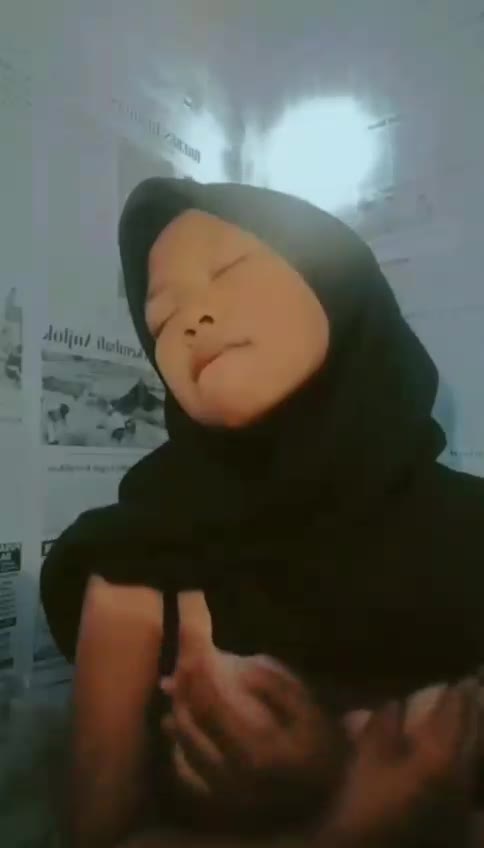 Hijab Hitam Bodi Mulus Remes Toge