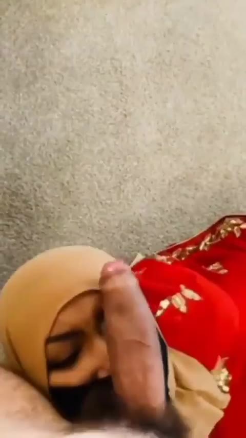 Tante Hijab Nyepong Sambil Kayang