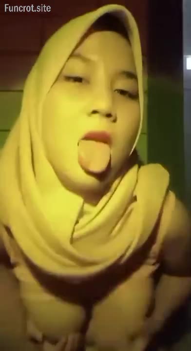 Bokep Indo Abg Hijab Cantik Sange Mainin Memek Mulus 2