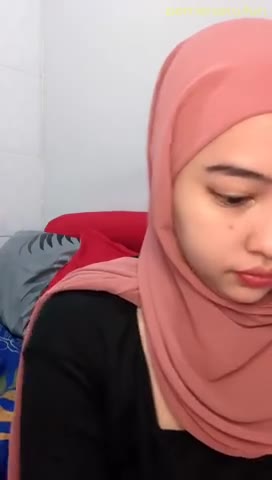 Jilbab Mulus Bening Memek Becek Dicolok Sendiri  2 