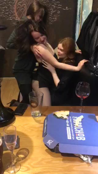 Hot Drunk Group Of Girls Kissing