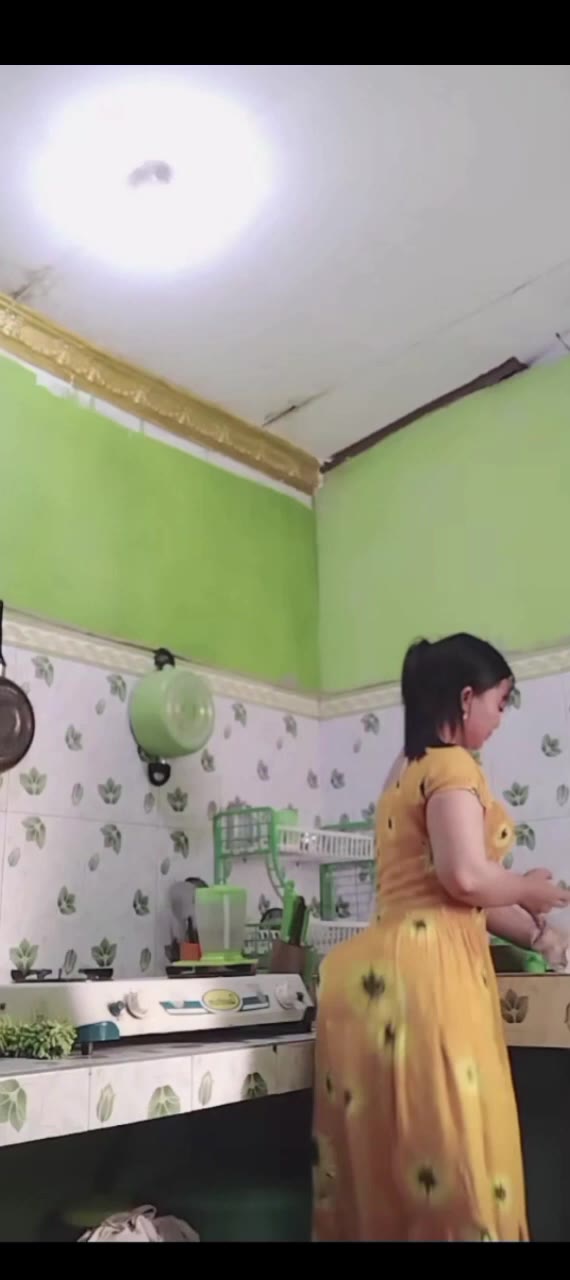 Temenin Tante Dewi Masak Sambil Joget Pantat Yuk Idaman Banget Tabte